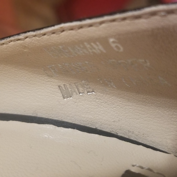 Black with Pink Heels - Picture 4 of 4